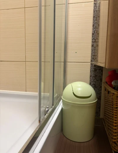 Czysta podłoga w łazience